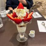 苺パフェ　プティ(シャンドワゾー グラシエ ショコラティエ)