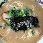 ラーメン(博多ラーメン よかろうもん)