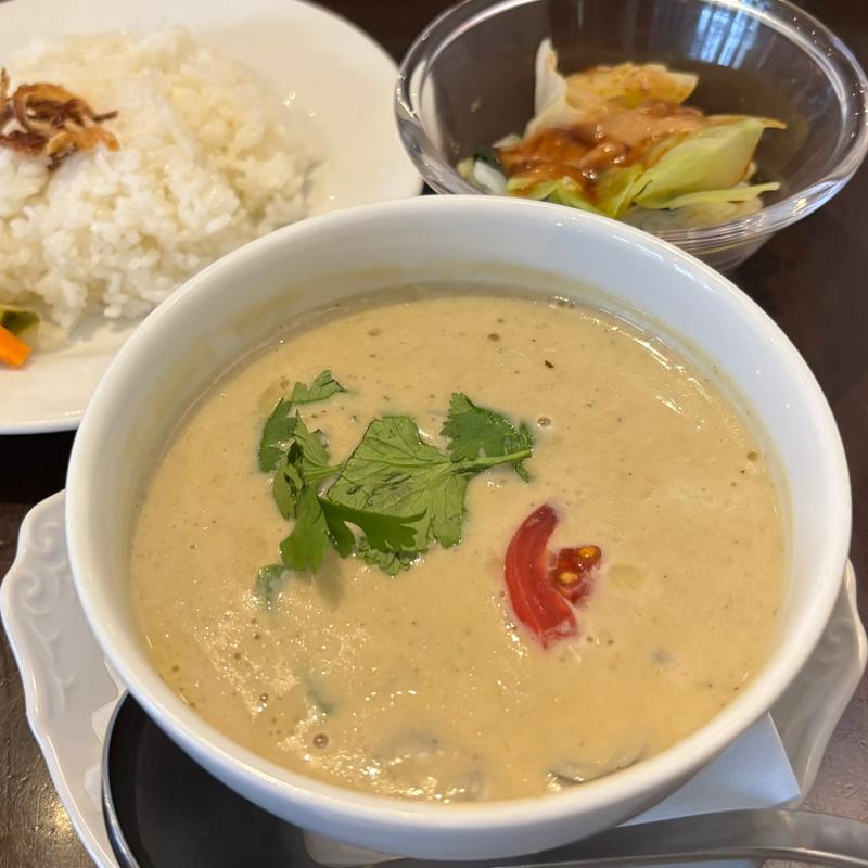 大山鶏のグリーンカレー＆ライス(ファイヤーキングカフェ)