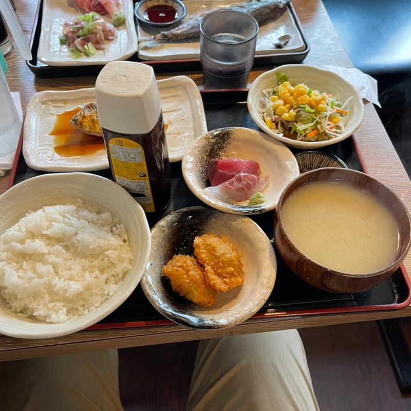 目鯛の煮付けとカキフライの定食(日本橋漁港 快海)