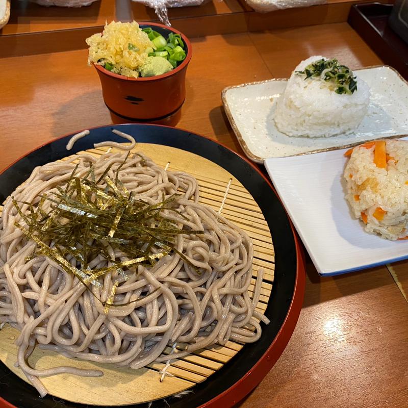 ざるそば　おにぎり2個(かわ（株式会社 かわ八）)