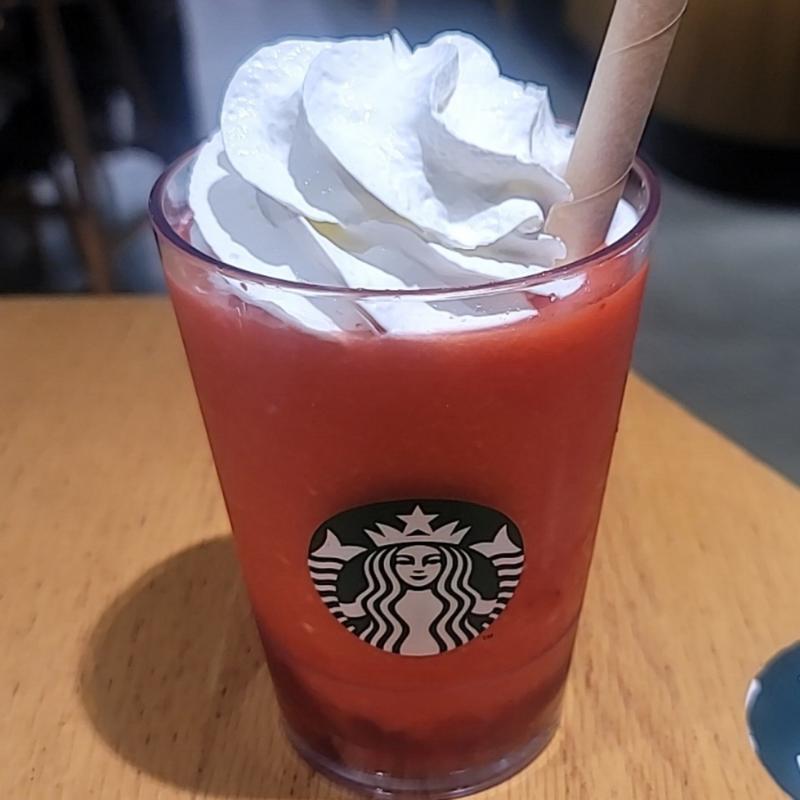 THE 苺 フラペチーノ®

(スターバックス)