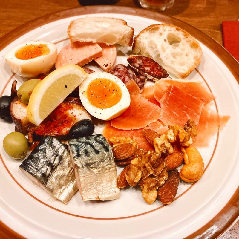 前菜盛り合わせ(燻製バルEstarico)