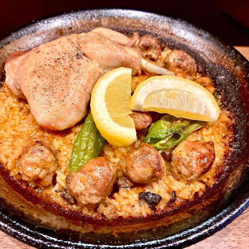 チキンとサルシッチャのパエリア(燻製バルEstarico)