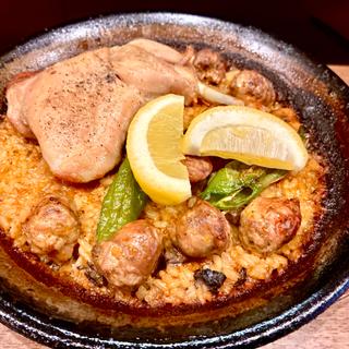 チキンとサルシッチャのパエリア