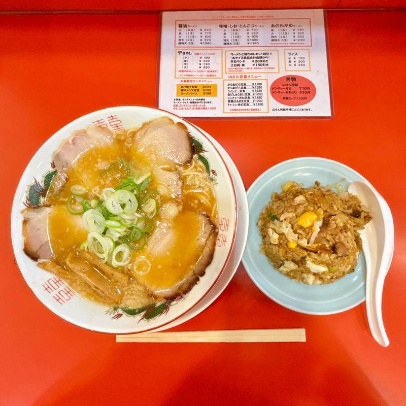 ラーメンとやきめしセット(山さんラーメン)