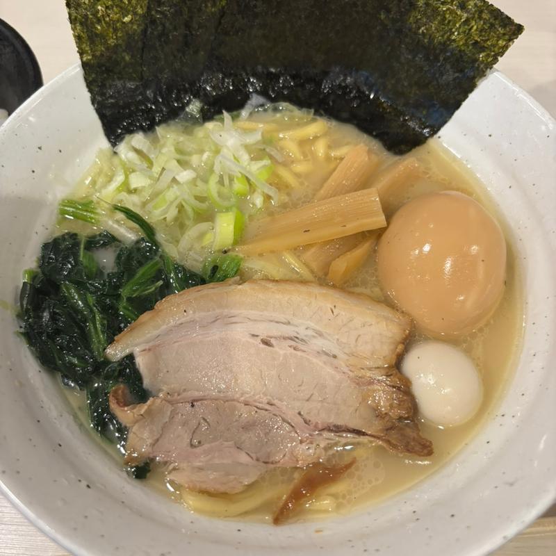 味玉塩豚骨ラーメン（並）(ゴル麺。横浜本店)