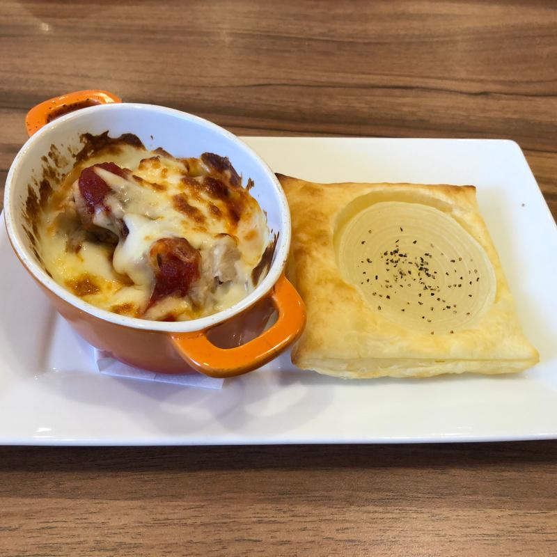 チキントマトグラタン&オニオンパイ（ライトミールランチ）(高倉町珈琲 八街店)