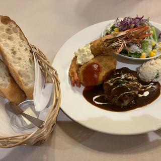 Aランチ  ハンバーグ、海老フライ、クリームコロッケ