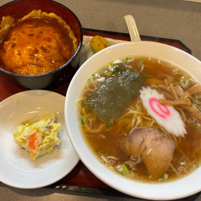 ミニカニ玉丼+ラーメン(来集軒)