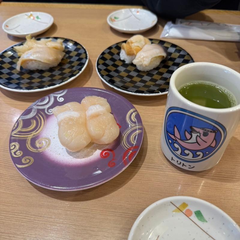 ほたて（一貫）✕2 ＆ 天然白つぶ(回転寿し トリトン 北8条光星店)