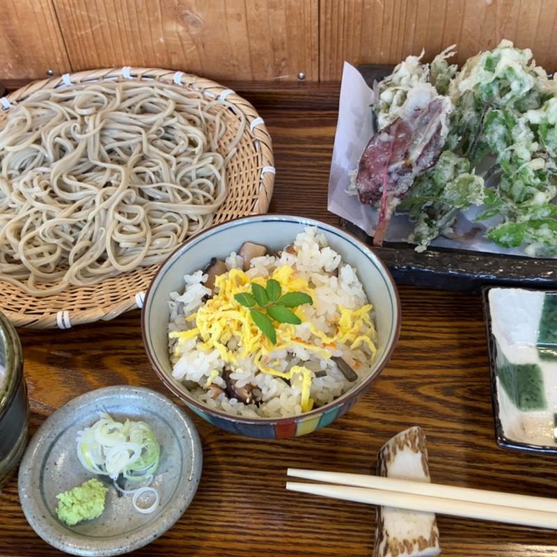 季節のごはんと天ぷら蕎麦(おすくに（手打ち蕎麦と山の食）)