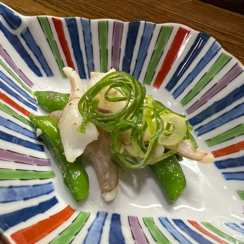 ゲソとスナップえんどうの炒め物(よもぎ)