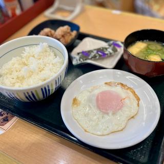 目玉焼き朝食