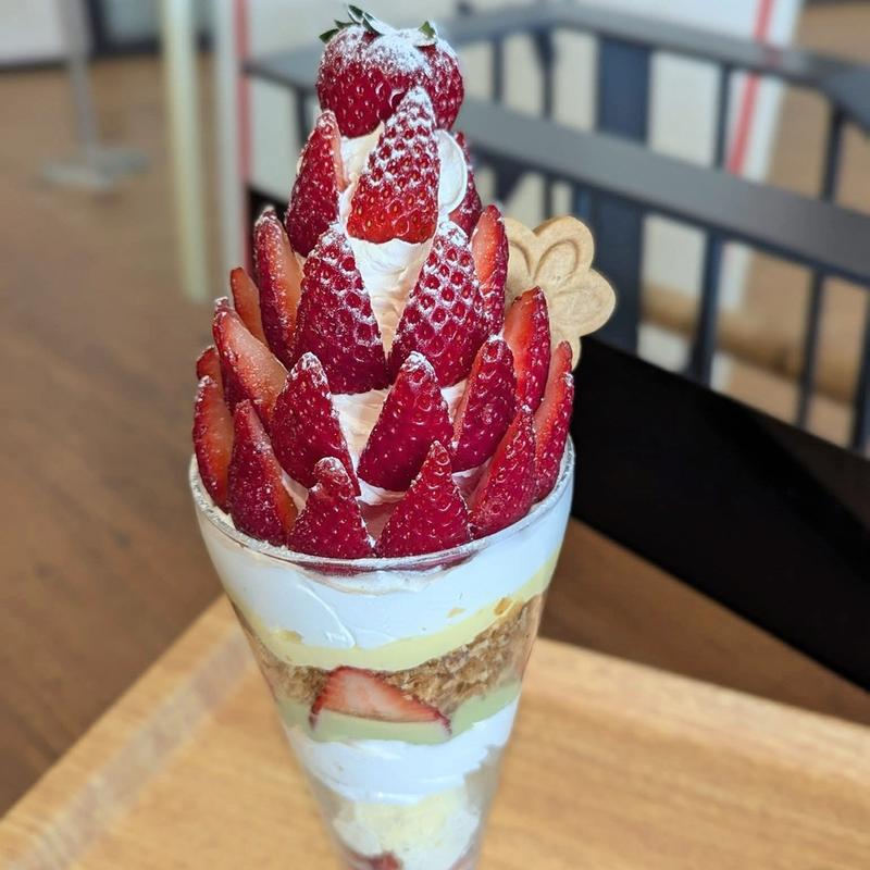 いちごパフェ極(Kagi Bakery)