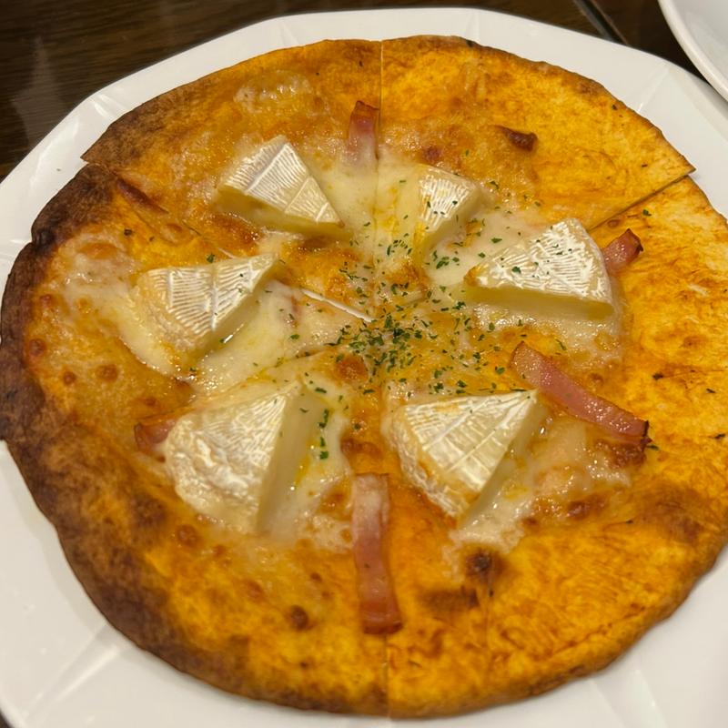 カマンベールのガーリックピザ(ニューミュンヘン 神戸大使館 )