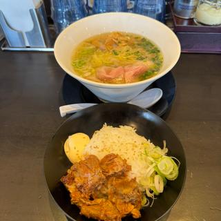 ホルモン丼