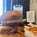 自家製ベーコンチーズバーガー