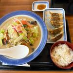 野菜たっぷりちゃんぽん　ごはん　餃子
