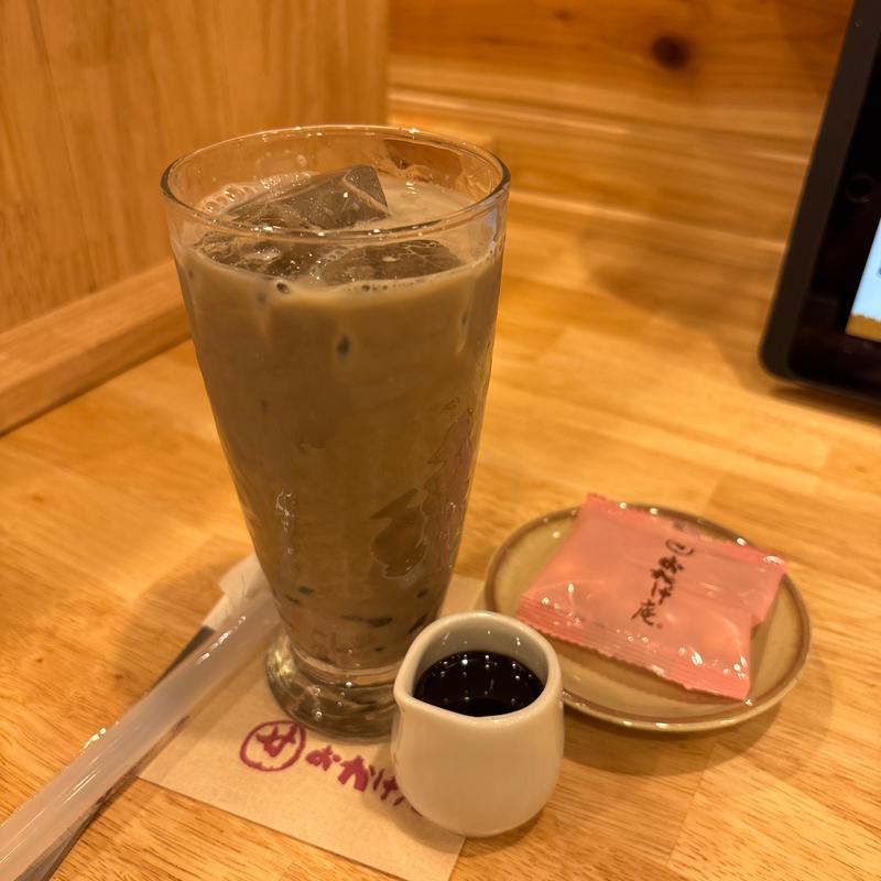 わらび餅アイスほうじ茶オーレ(コメダ和喫茶おかげ庵+米屋の太郎 新宿センタービル店)