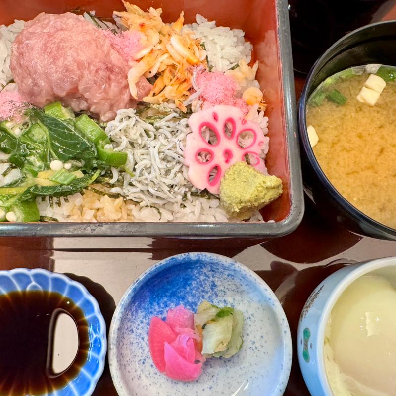 桜えびのネギトロ丼(有馬ロイヤルゴルフクラブ )