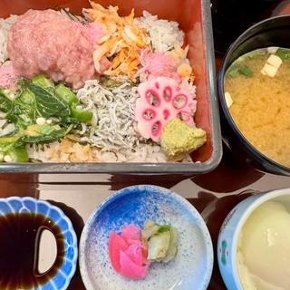桜えびのネギトロ丼