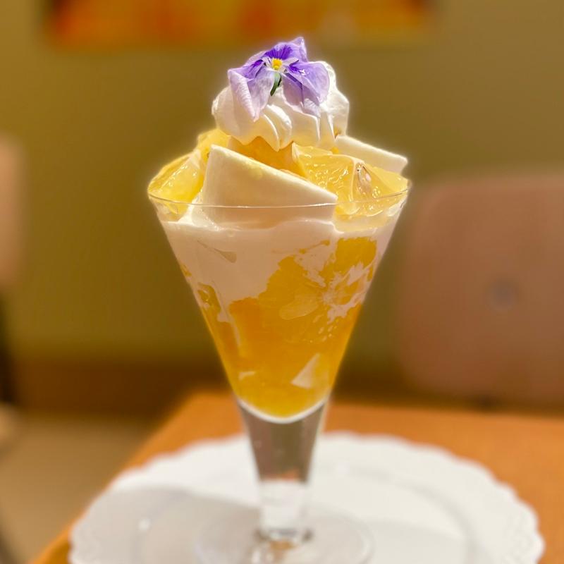 湘南ゴールドと日向夏のパフェ(水信フルーツパーラーラボ)