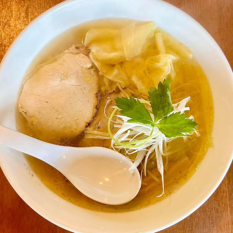 手もみ地鶏ワンタンそば(地鶏中華そば　さやま)