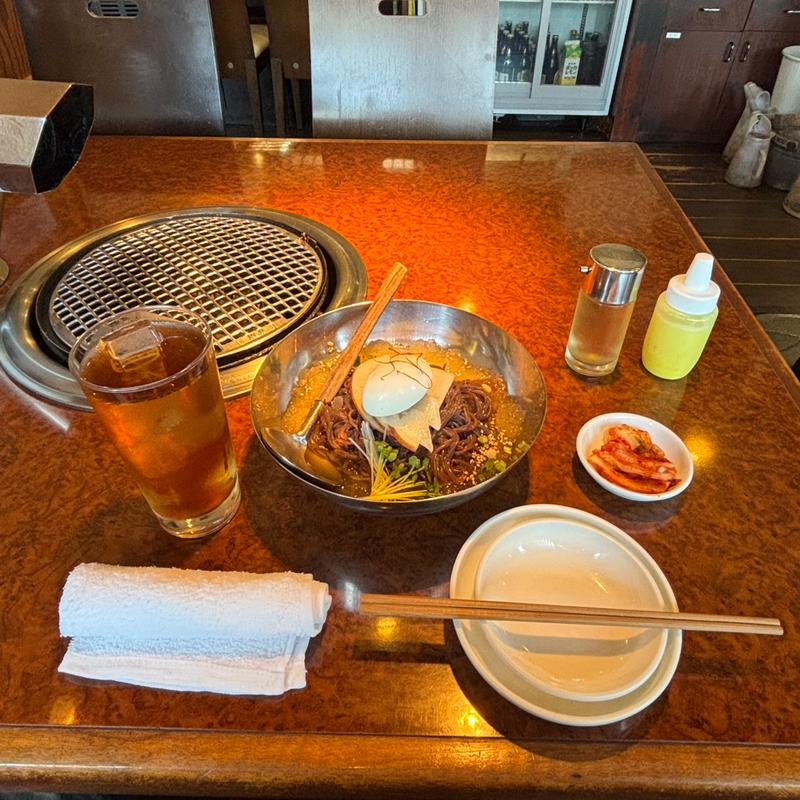 冷麺+烏龍茶(炭火ホルモン吟)