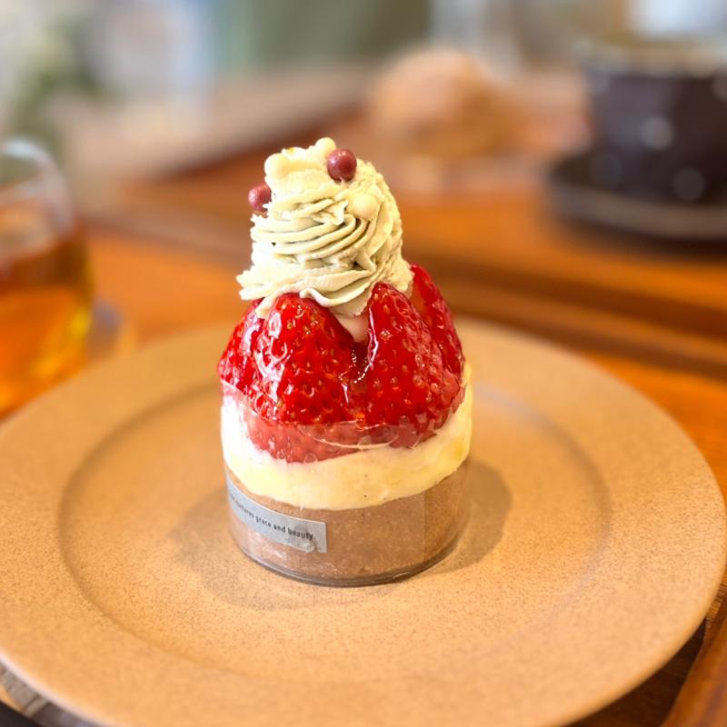いちごとピスタチオのタルト(パティスリー ソナ 善通寺店 （【旧店名】タカラブネ）)