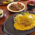 ハンバーグとビーフカレーのセット