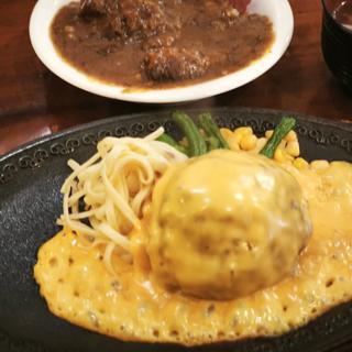 ハンバーグとビーフカレーのセット