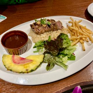 ステーキ&ガーリックピラフデミグラスバターソース