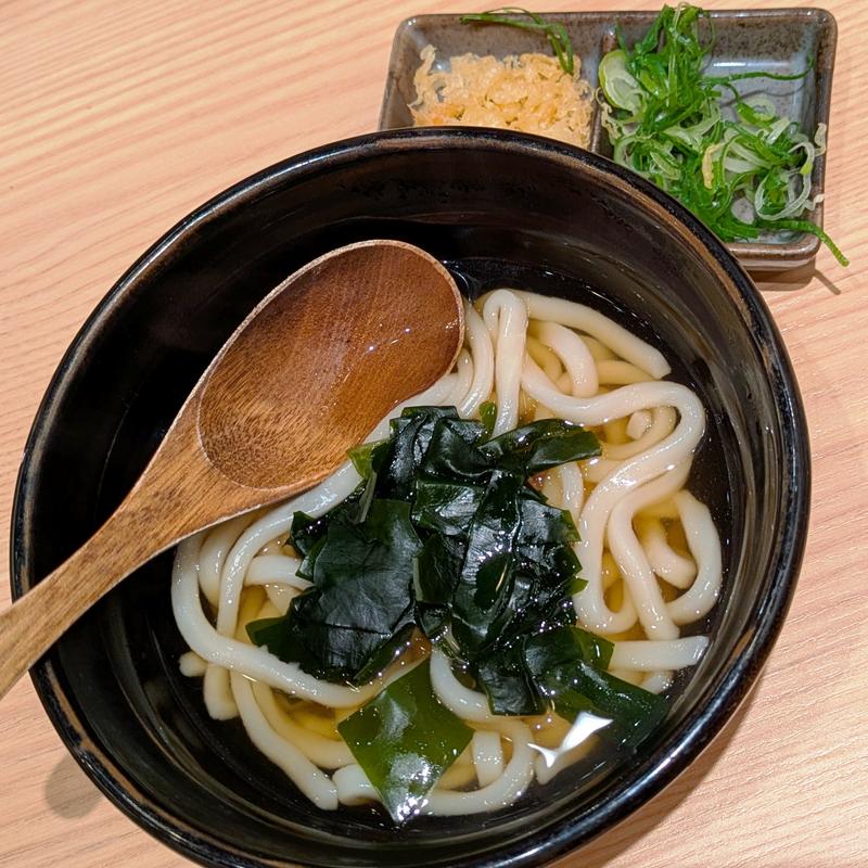 最後の〆に食べたくなる素うどん(鮨・酒・肴 杉玉 鹿島田 )