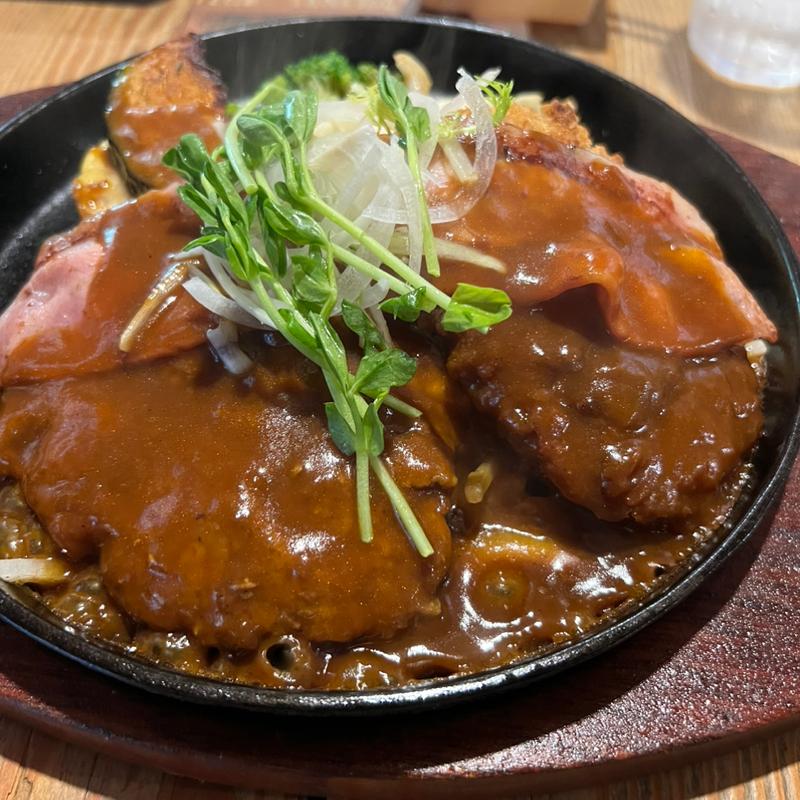 ハンバーグ&海老フライグリル定食(小さな森の喫茶店ワイルドダック)