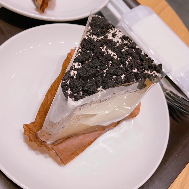 クッキー&クリームシフォンケーキ(スターバックス コーヒー 越谷イオンレイクタウン kaze 2階カフェプラザ店)