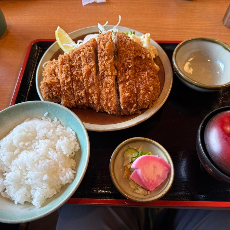 ロースカツ定食　300g(とんかつちとせ )