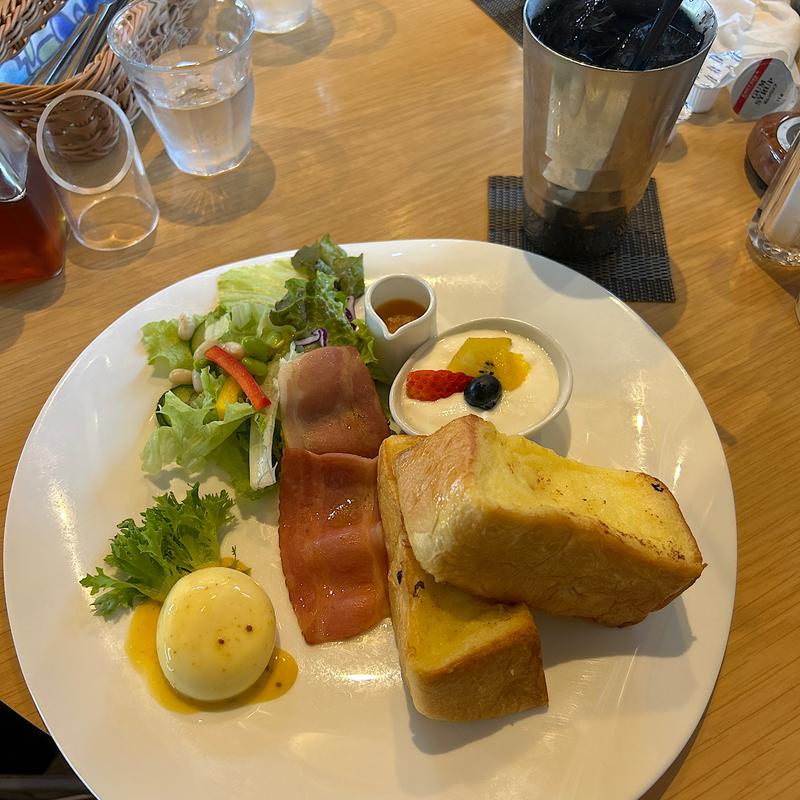 ベーコン&フレンチトース　アイスコーヒー(８代葵カフェ ハワイ境店)