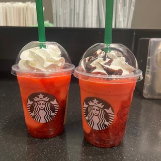 THE 苺 フラペチーノ  