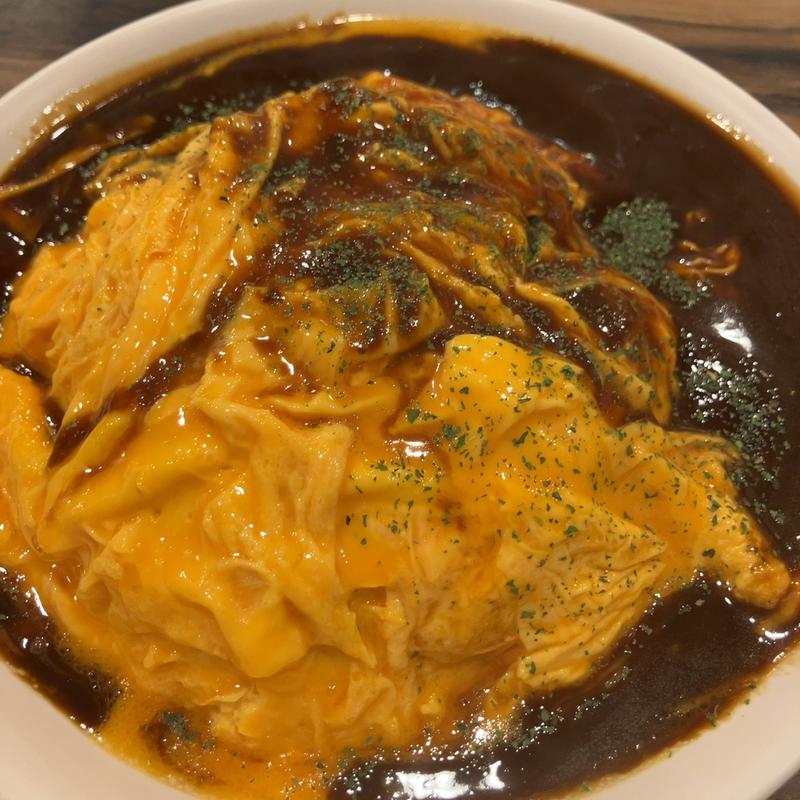 シンプルなデミグラスソースオムライス(チャモロ )