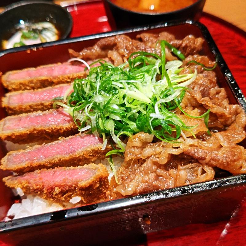 神戸牛のすき焼きと牛サーロイン勝重(牛カツ京都勝牛 コレットマーレみなとみらい店)