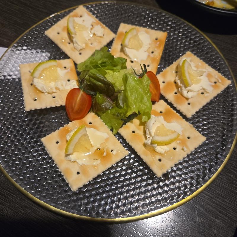 クリームチーズ&クラッカー(小郡の居酒屋/遊食酒家 がまぐち)