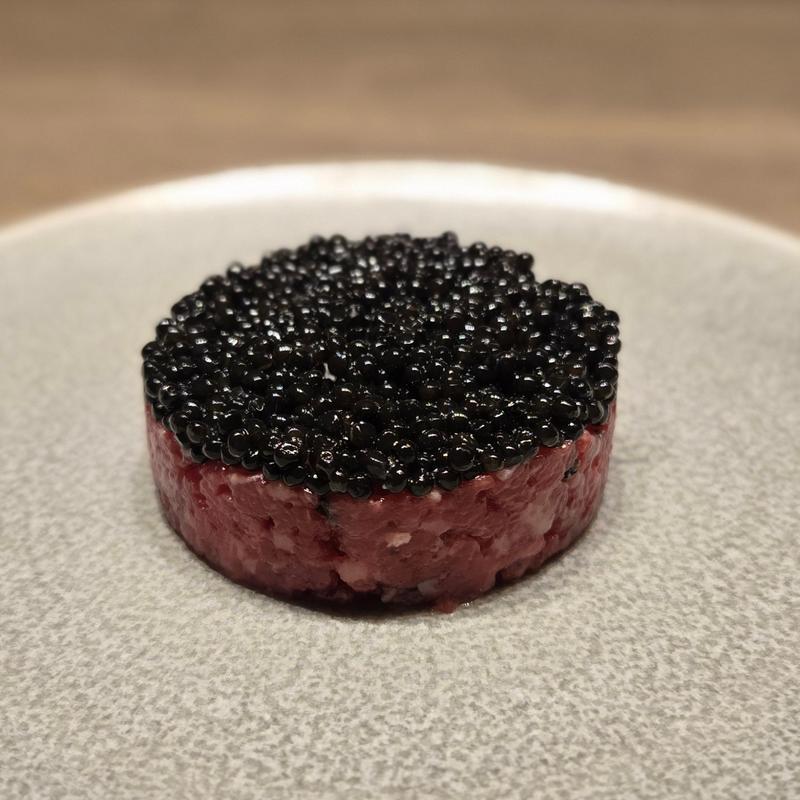 厳選和牛とキャビアの燻製タルタル(焼肉うしごろ 梅田店)