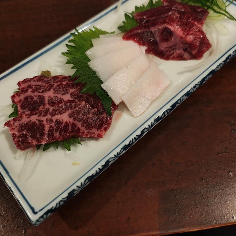 肉刺しハーフ3点盛り(昭島くじらのらじっく)