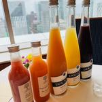 オシャレなお店でうやうやしく出されるフルーツとハーブティーミックスのノンアル(ミクニ サッポロ)