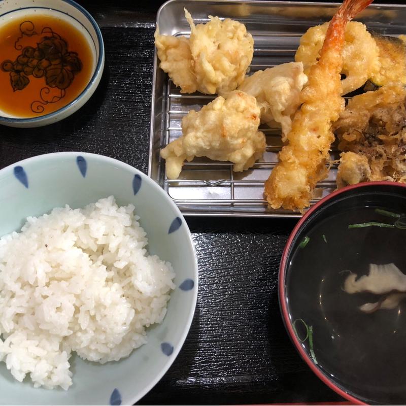 天ぷら定食(とり天ぷら専門店里や鉄輪店)