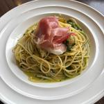 生ハムと春野菜のクリームパスタ
