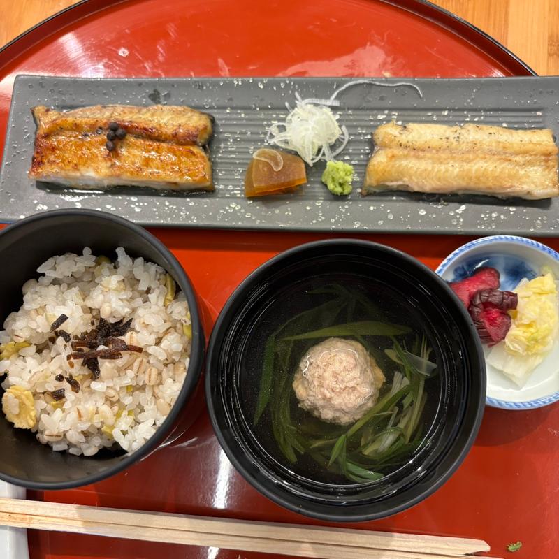 鰻の白焼きと豆ご飯(日本料理 柏屋)