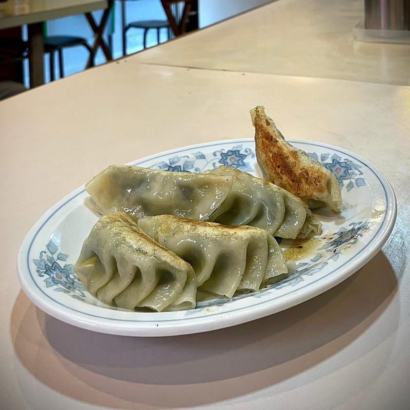 餃子(ラーメンいろは)