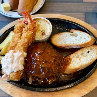煮込みハンバーグランチD &エビフライ2尾